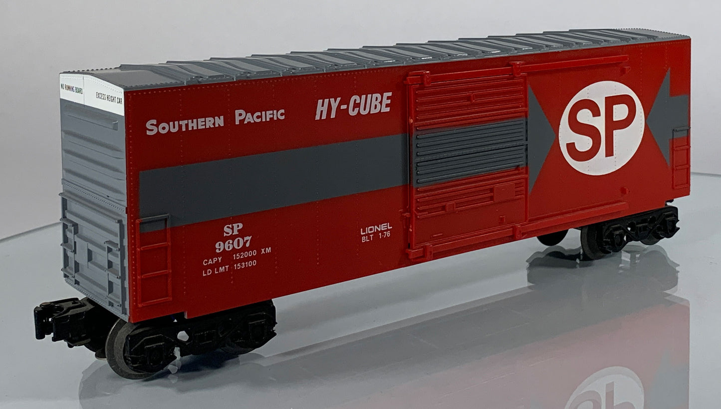 LIONEL • O GAUGE • 1976 Southern Pacific Hi-Cube Boxcar 6-9607 • EX COND • LNOS