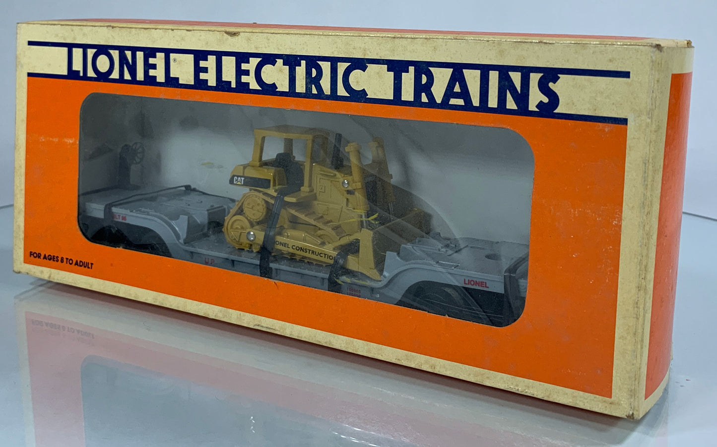 LIONEL • O GAUGE • 1995 Union Pacific Flatcar w Ertl Bulldozer 6-16935 • NEW OLD STOCK