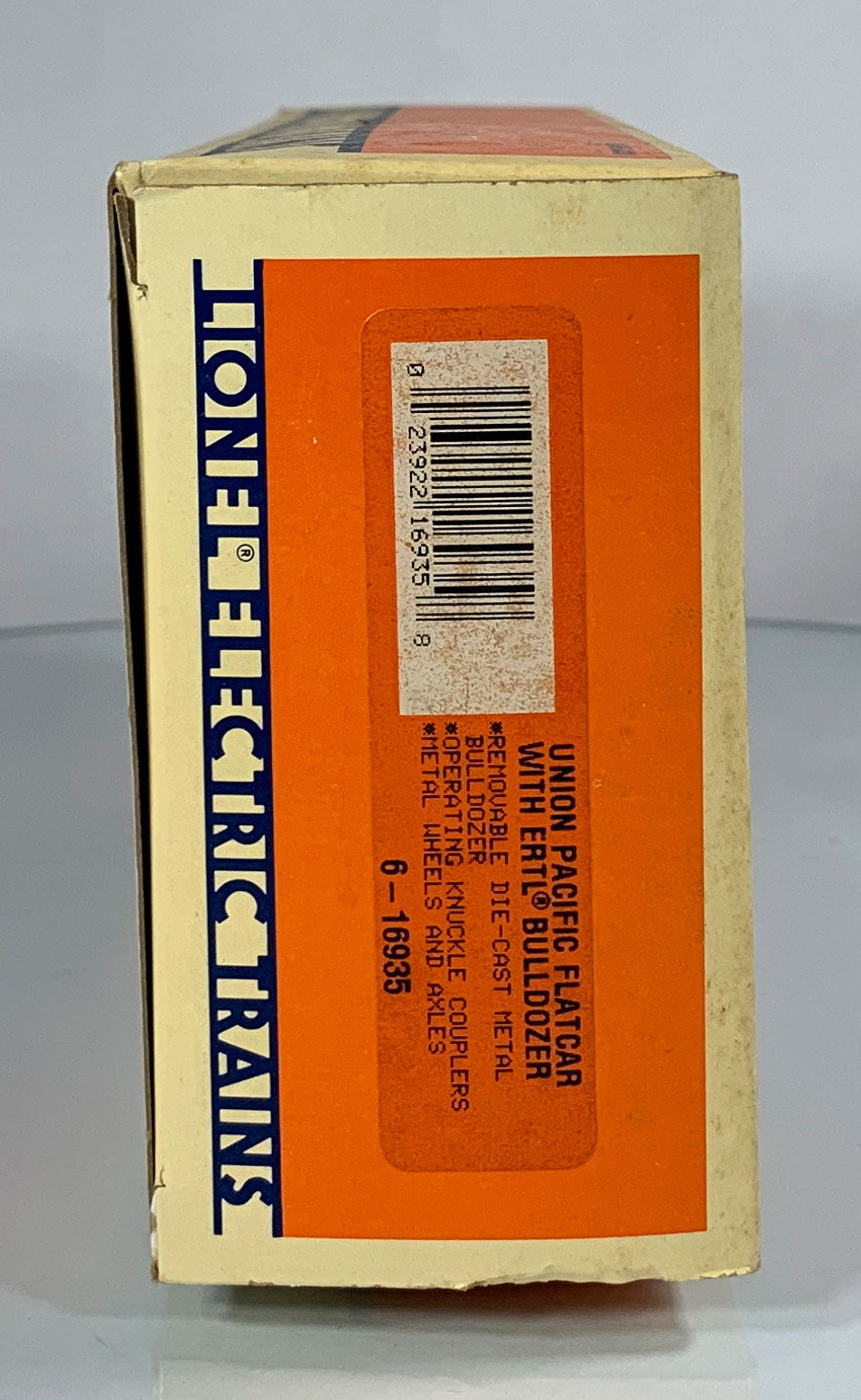 LIONEL • O GAUGE • 1995 Union Pacific Flatcar w Ertl Bulldozer 6-16935 • NEW OLD STOCK