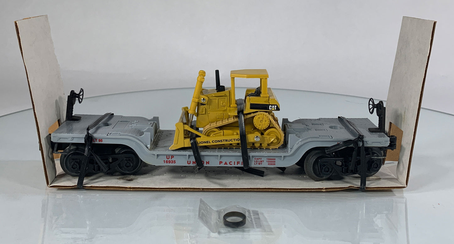 LIONEL • O GAUGE • 1995 Union Pacific Flatcar w Ertl Bulldozer 6-16935 • NEW OLD STOCK