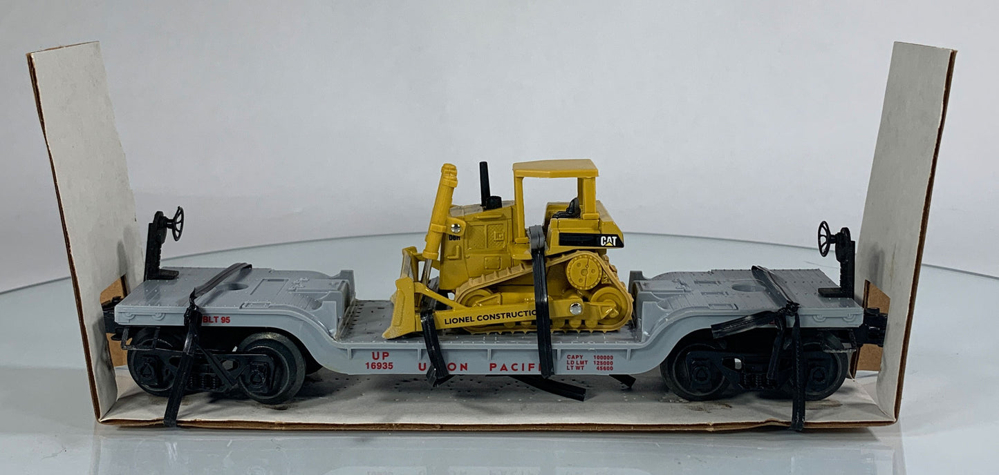 LIONEL • O GAUGE • 1995 Union Pacific Flatcar w Ertl Bulldozer 6-16935 • NEW OLD STOCK