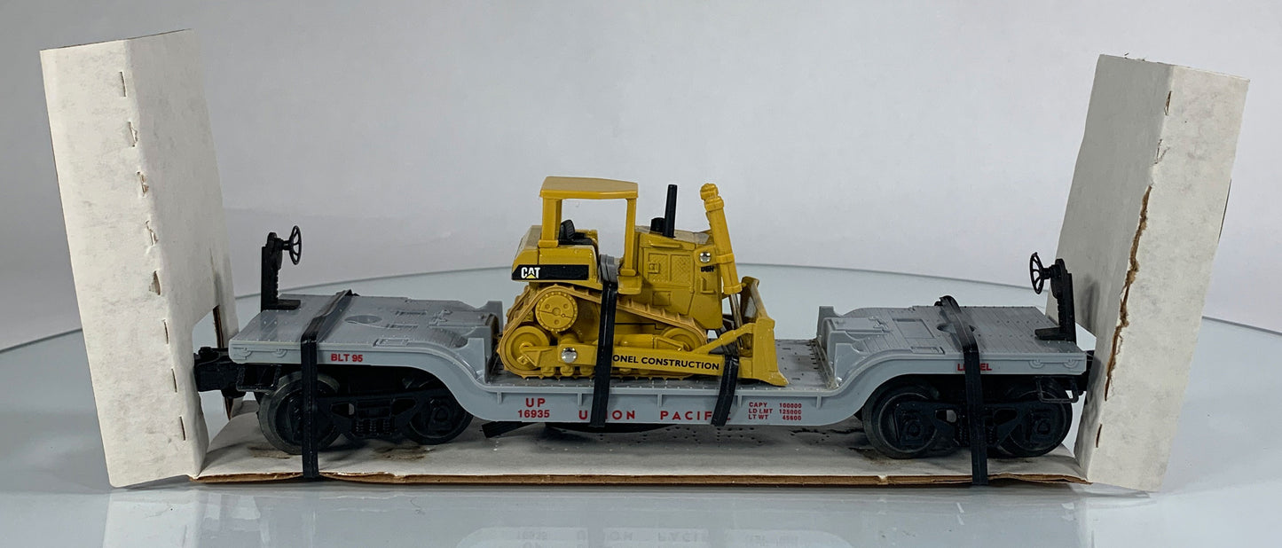 LIONEL • O GAUGE • 1995 Union Pacific Flatcar w Ertl Bulldozer 6-16935 • NEW OLD STOCK