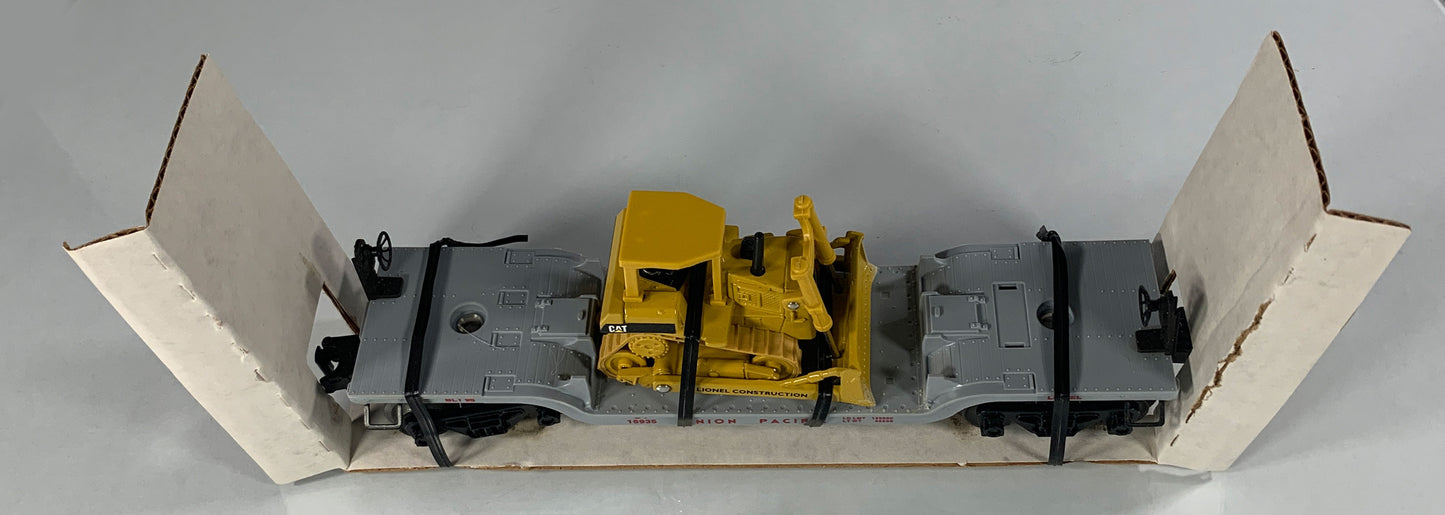 LIONEL • O GAUGE • 1995 Union Pacific Flatcar w Ertl Bulldozer 6-16935 • NEW OLD STOCK