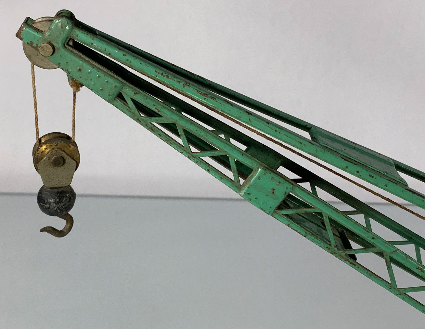 LIONEL • STANDARD GAUGE • 1926-1940 219 Crane RARE Ivory Red Roof Green Boom • VERY GOOD COND