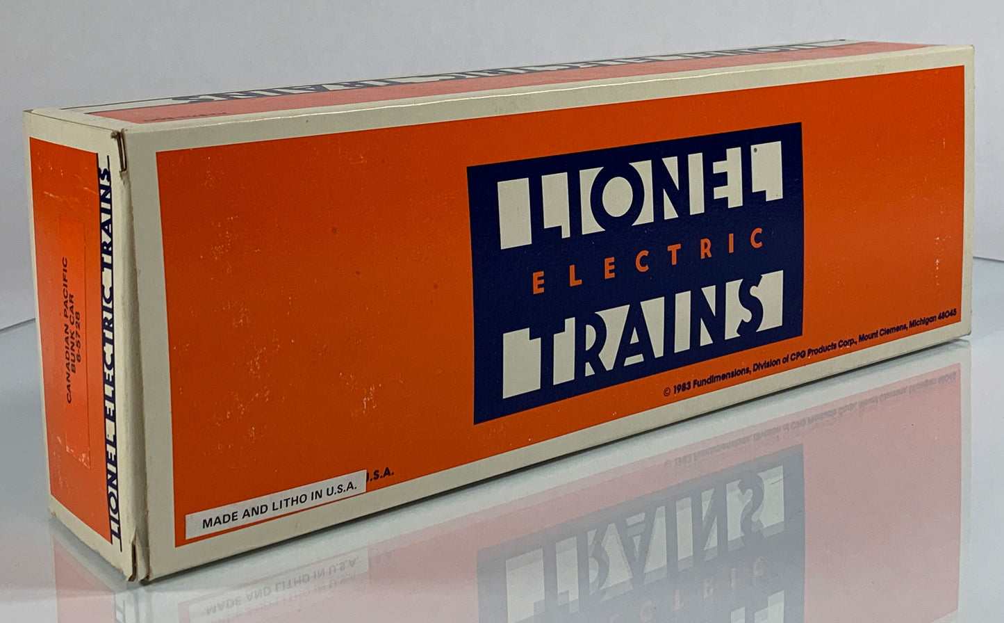 LIONEL • O GAUGE • 1985 Canadian Pacific Illuminated Bunk Car 6-5728 • NEW OLD STOCK