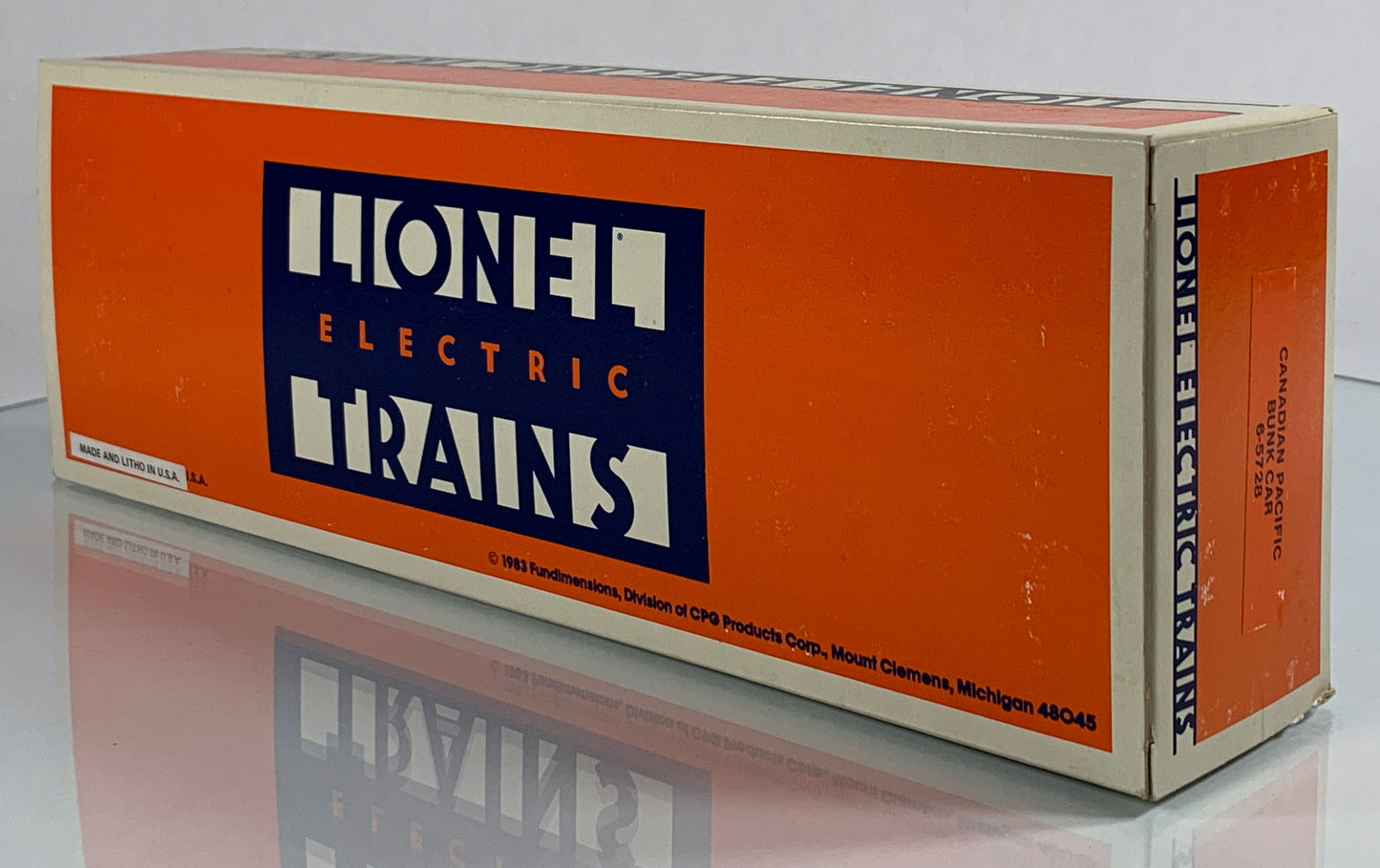 LIONEL • O GAUGE • 1985 Canadian Pacific Illuminated Bunk Car 6-5728 • NEW OLD STOCK
