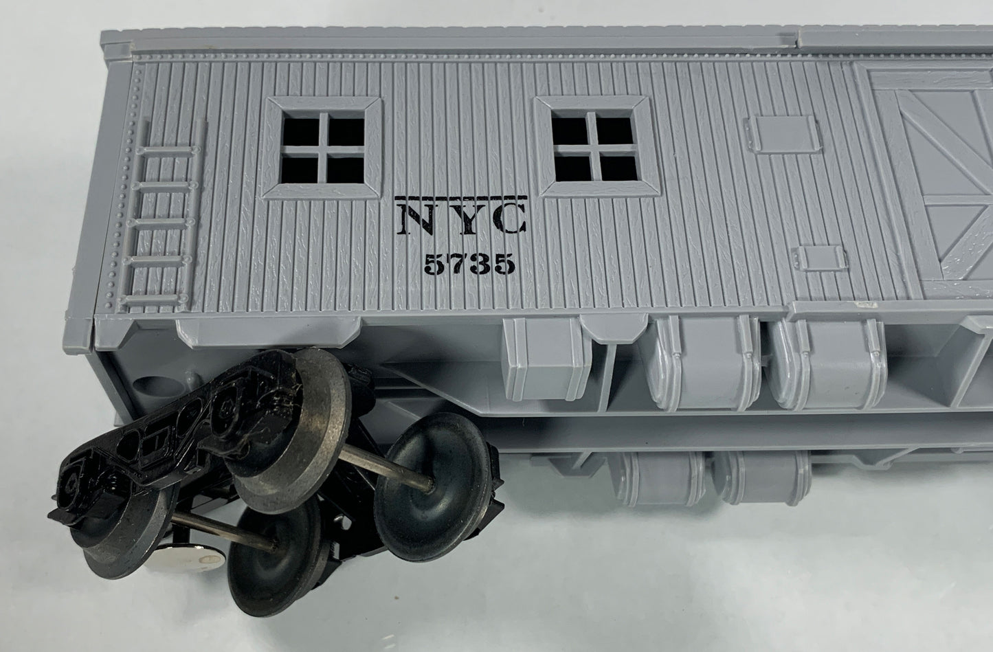 LIONEL • O GAUGE • 1985 New York Central Bunk Car 6-5735 • NEW OLD STOCK