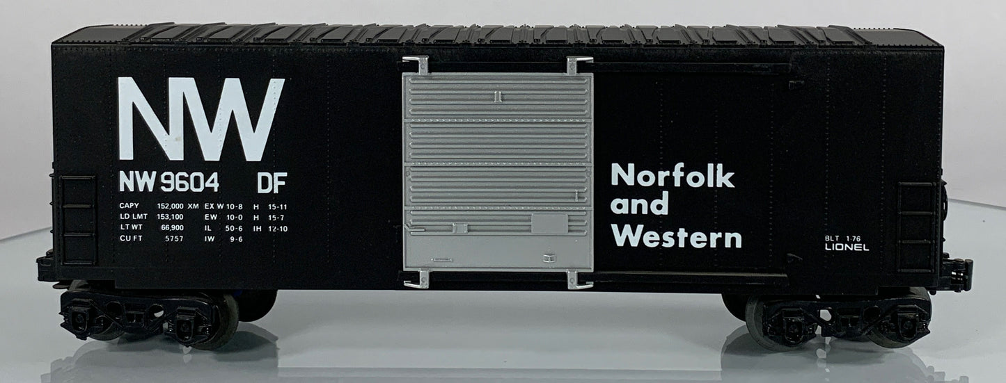 LIONEL • O GAUGE • 1976 Norfolk and Western Hi-Cube Boxcar 6-9604 • EX COND • LNOS