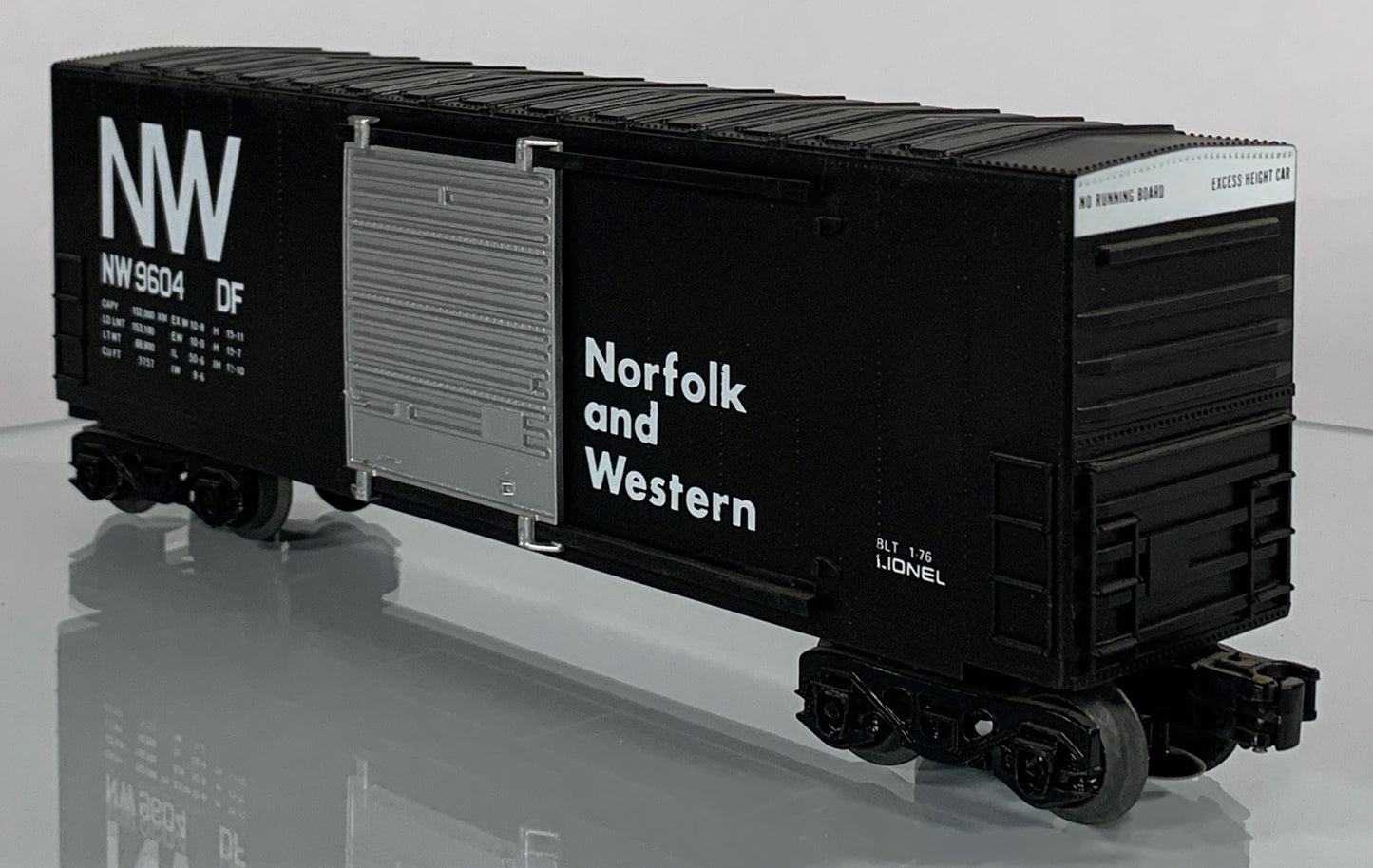 LIONEL • O GAUGE • 1976 Norfolk and Western Hi-Cube Boxcar 6-9604 • EX COND • LNOS