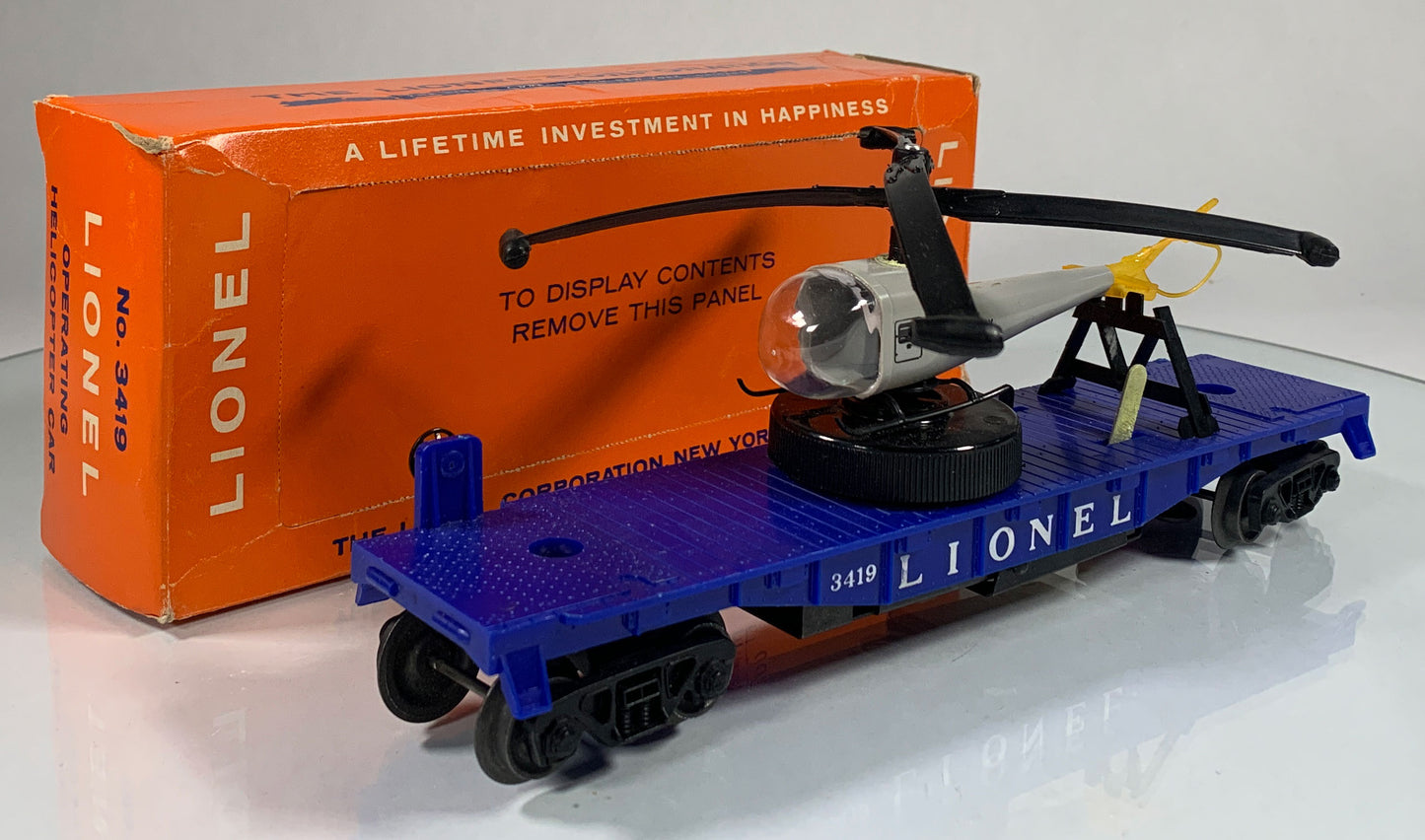 LIONEL • O GAUGE • 1959 Postwar 3419 Operating Helicopter Launching Flat Car • Original Box • EX COND