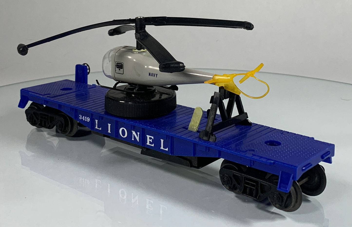 LIONEL • O GAUGE • 1959 Postwar 3419 Operating Helicopter Launching Flat Car • Original Box • EX COND