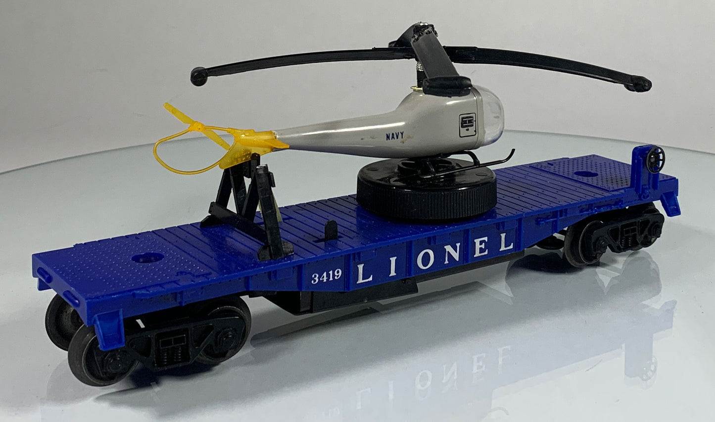 LIONEL • O GAUGE • 1959 Postwar 3419 Operating Helicopter Launching Flat Car • Original Box • EX COND