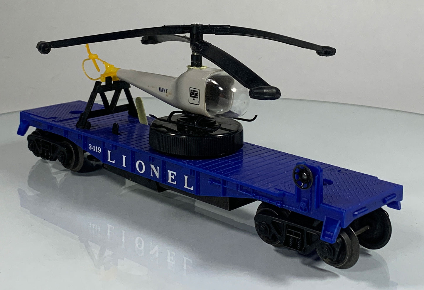 LIONEL • O GAUGE • 1959 Postwar 3419 Operating Helicopter Launching Flat Car • Original Box • EX COND
