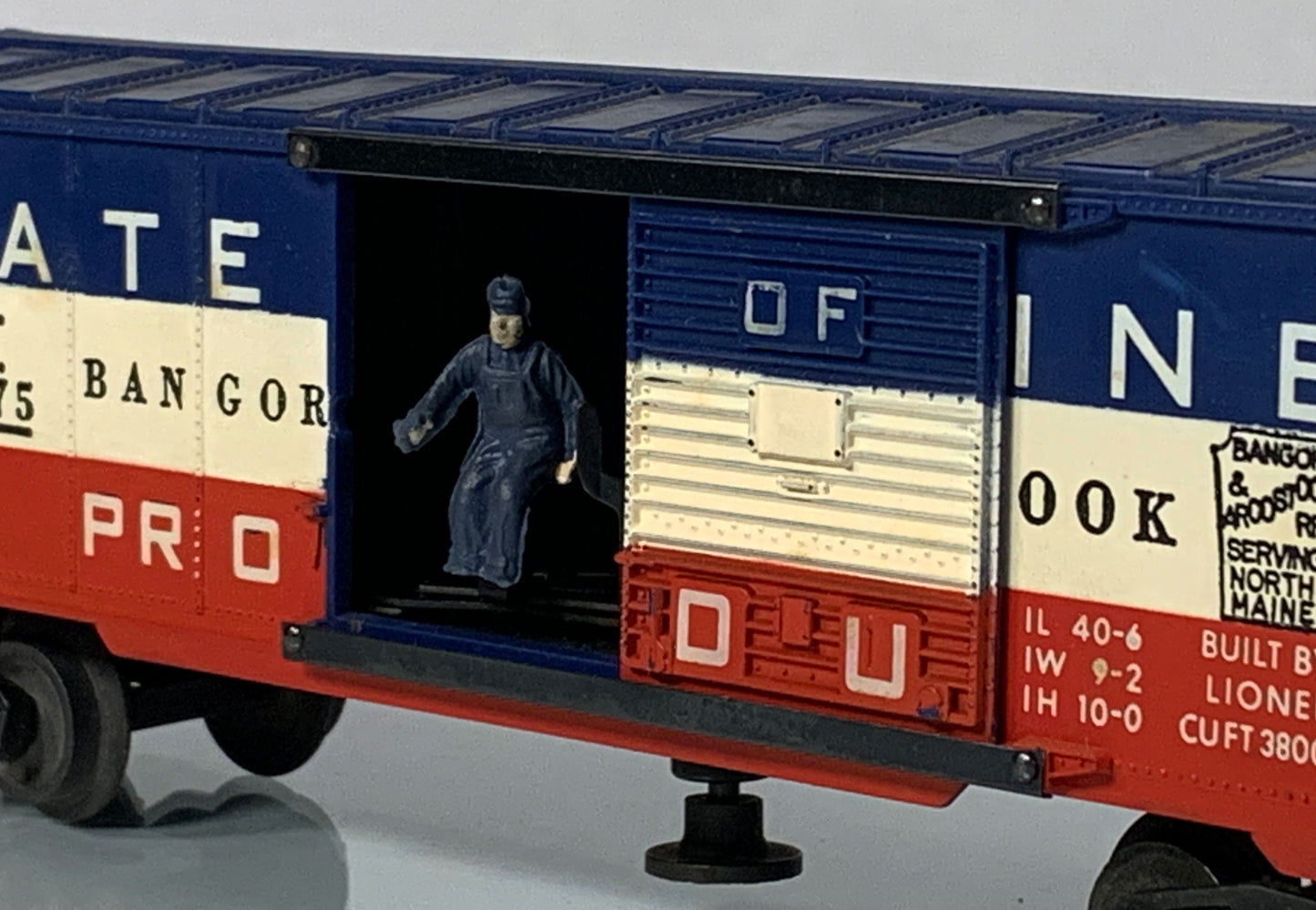 LIONEL • O GAUGE • 1956-1958 Postwar 3494-275 State of Maine Operating Boxcar w Orig Box • EX COND