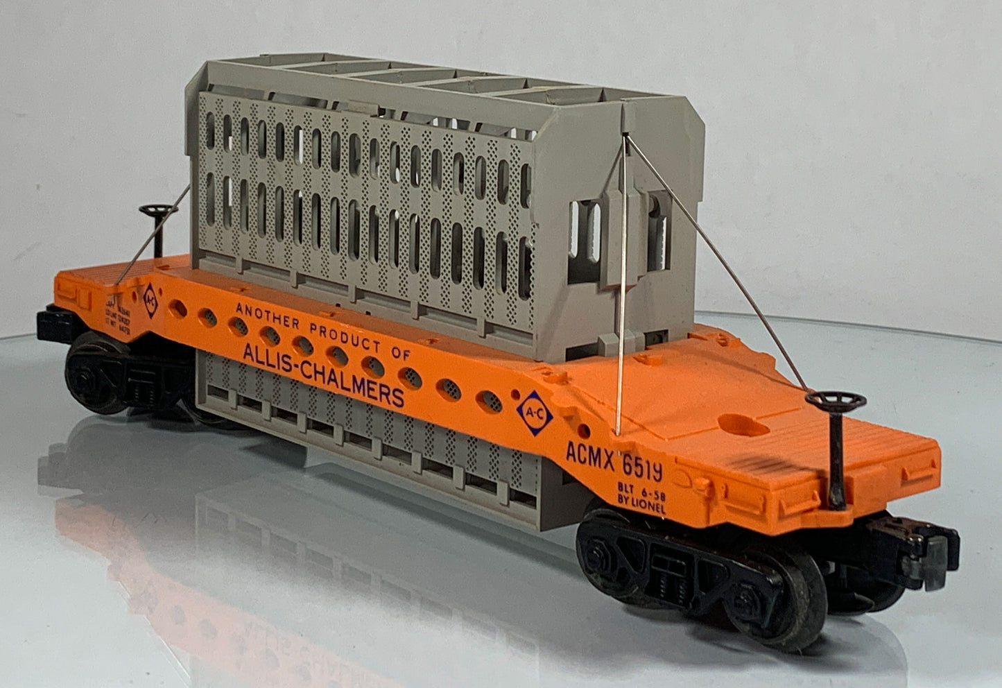 LIONEL • O GAUGE • 1958 Postwar 6519 Allis Chalmers Flat Car • Original Box • EXCELLENT COND