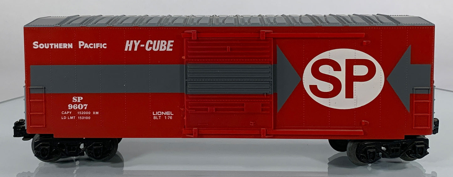 LIONEL • O GAUGE • 1976 Southern Pacific Hi-Cube Boxcar 6-9607 • EX COND • LNOS